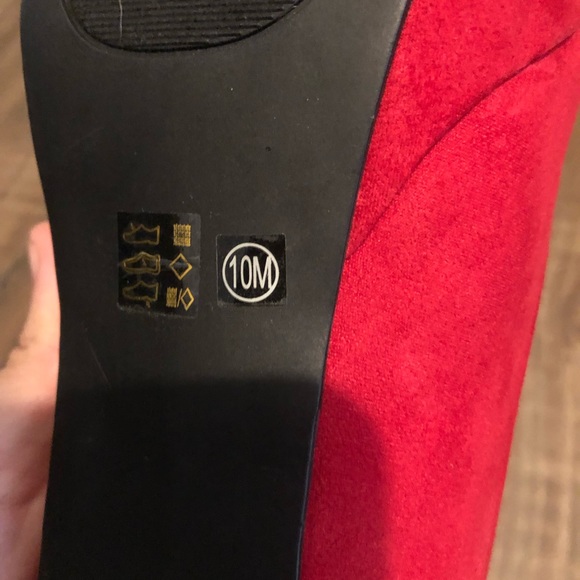 Red heels - Picture 3 of 4